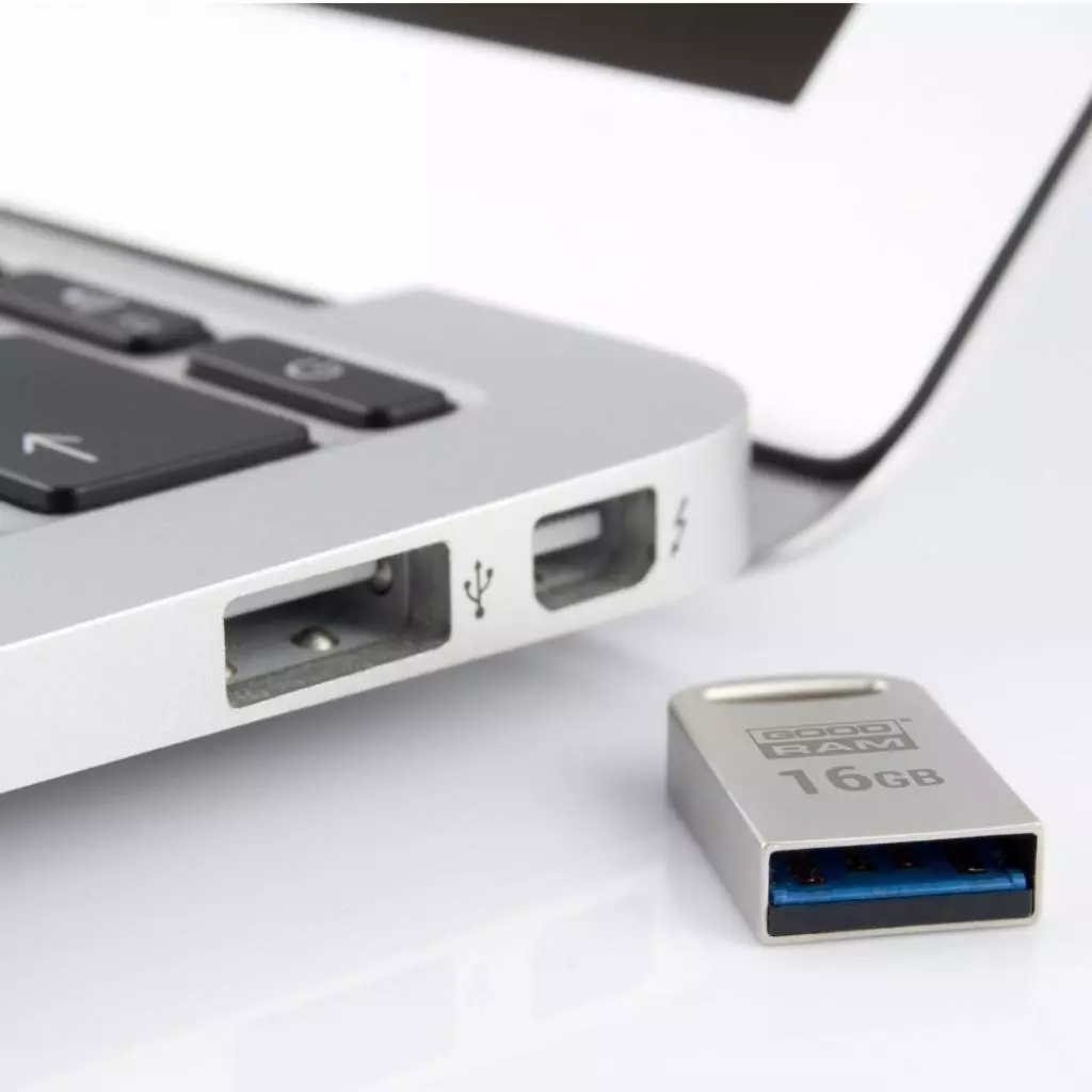 USB флеш накопитель Goodram 16GB Point Silver USB 3.0 (UPO3-0160S0R11) - 1 USB флеш накопитель Goodram 16GB Point Silver USB 3.0 (UPO3-0160S0R11) - 1