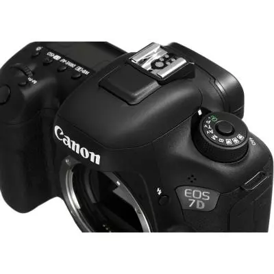 Цифровой фотоаппарат Canon EOS 7D Mark II Body (9128B157) - 7 Цифровой фотоаппарат Canon EOS 7D Mark II Body (9128B157) - 7