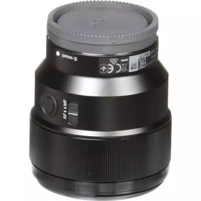 Объектив Sony 85mm f/1.8 для камер NEX FF (SEL85F18.SYX) - 4 Объектив Sony 85mm f/1.8 для камер NEX FF (SEL85F18.SYX) - 4