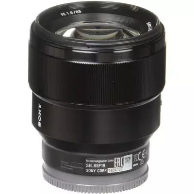 Объектив Sony 85mm f/1.8 для камер NEX FF (SEL85F18.SYX) - 8 Объектив Sony 85mm f/1.8 для камер NEX FF (SEL85F18.SYX) - 8
