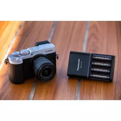 Зарядное устройство для аккумуляторов Panasonic Smart-Quick Charger+Eneloop Pro +4*AA 2500 mAh NI-MH (K-KJ55HCD40E) - 1 Зарядное устройство для аккумуляторов Panasonic Smart-Quick Charger+Eneloop Pro +4*AA 2500 mAh NI-MH (K-KJ55HCD40E) - 1