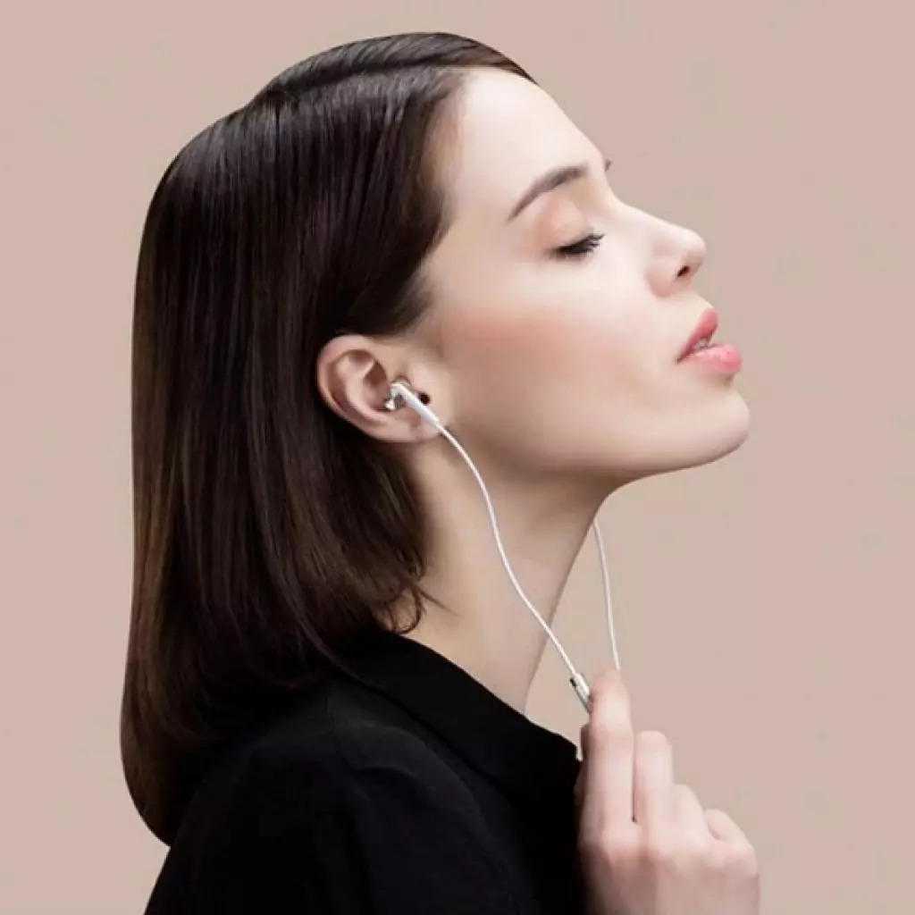 Наушники Xiaomi Mi In-Ear Hybrid Pro Gold (ZBW4325TY) - 2 Наушники Xiaomi Mi In-Ear Hybrid Pro Gold (ZBW4325TY) - 2