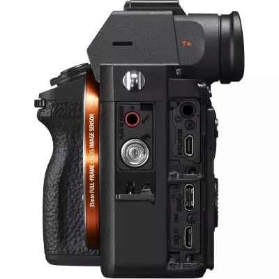 Цифровой фотоаппарат Sony Alpha 7R Mark 3 body black (ILCE7RM3B.CEC) - 4 Цифровой фотоаппарат Sony Alpha 7R Mark 3 body black (ILCE7RM3B.CEC) - 4