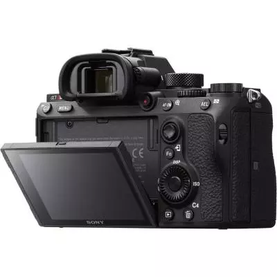 Цифровой фотоаппарат Sony Alpha 7R Mark 3 body black (ILCE7RM3B.CEC) - 8 Цифровой фотоаппарат Sony Alpha 7R Mark 3 body black (ILCE7RM3B.CEC) - 8