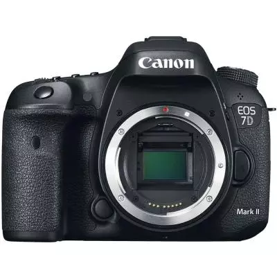 Цифровой фотоаппарат Canon EOS 7D Mark II 18-135 IS USM Kit (9128B163) - 5 Цифровой фотоаппарат Canon EOS 7D Mark II 18-135 IS USM Kit (9128B163) - 5