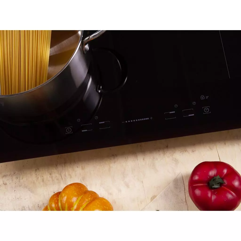 Варочная поверхность Hotpoint-Ariston KIS 640 B - 6 Варочная поверхность Hotpoint-Ariston KIS 640 B - 6