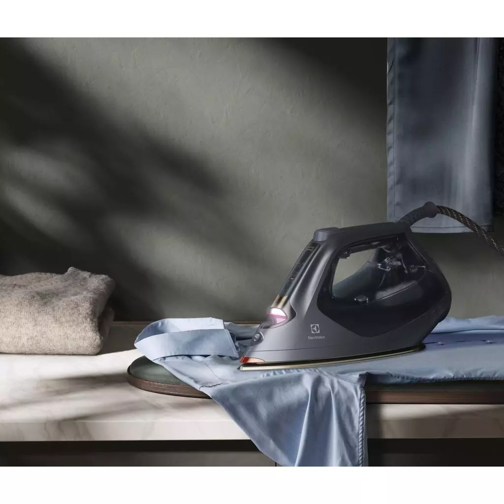 Утюг Electrolux E8SI1-7EGM - 2 Утюг Electrolux E8SI1-7EGM - 2