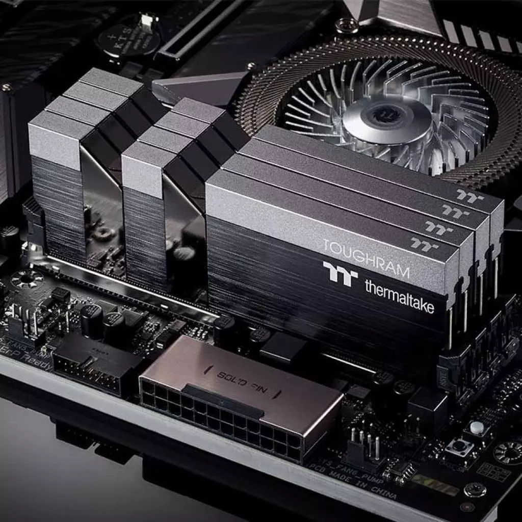 Модуль памяти для компьютера DDR4 16GB (2x8GB) 4000 MHz Toughram Black ThermalTake (R017D408GX2-4000C19A) - 1