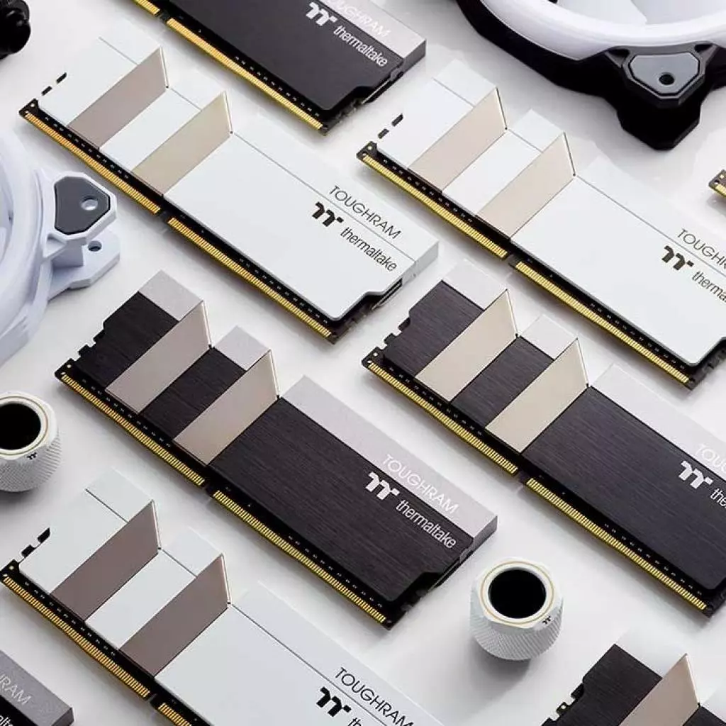 Модуль памяти для компьютера DDR4 16GB (2x8GB) 4000 MHz Toughram White ThermalTake (R020D408GX2-4000C19A) - 2