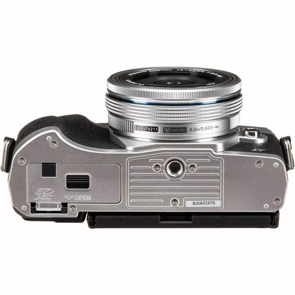 Цифровой фотоаппарат Olympus E-M10 mark IV Pancake Zoom 14-42 Kit silver/silver (V207132SE000) - 6