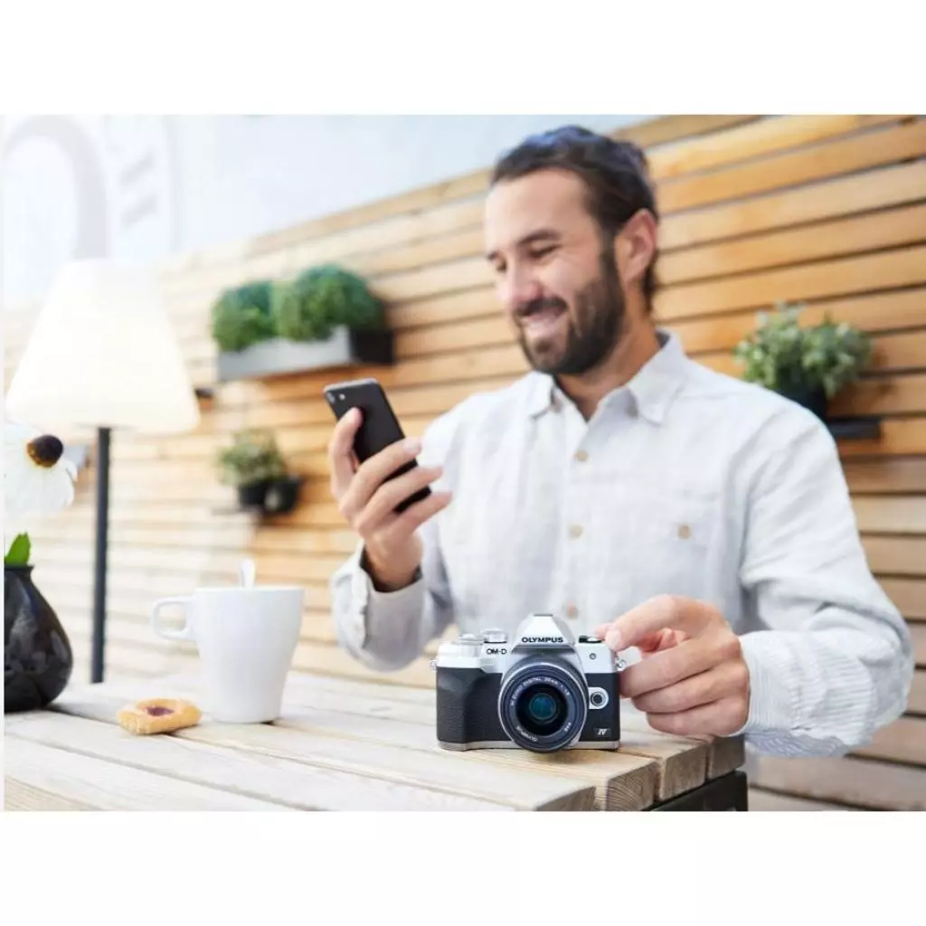 Цифровой фотоаппарат Olympus E-M10 mark IV Pancake Zoom 14-42 Kit silver/silver (V207132SE000) - 9