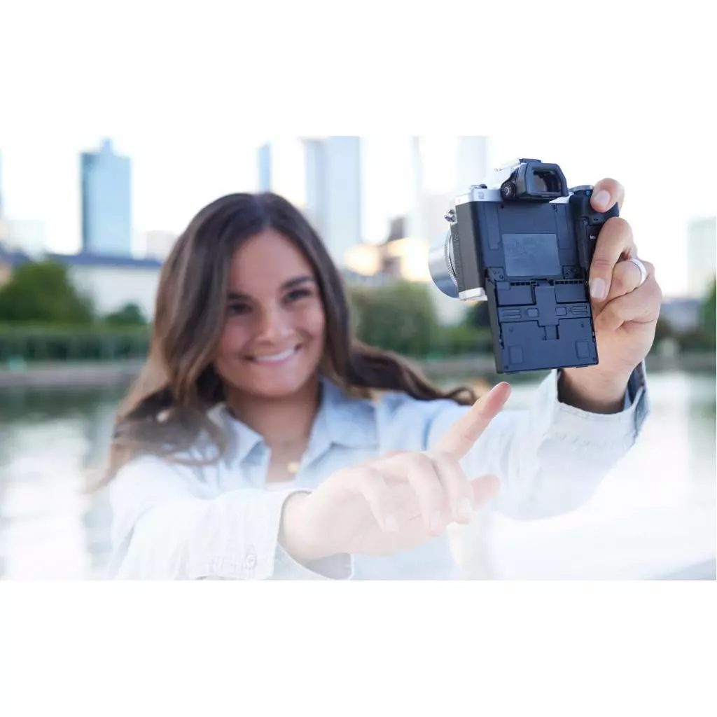 Цифровой фотоаппарат Olympus E-M10 mark IV Pancake Zoom 14-42 Kit silver/silver (V207132SE000) - 10