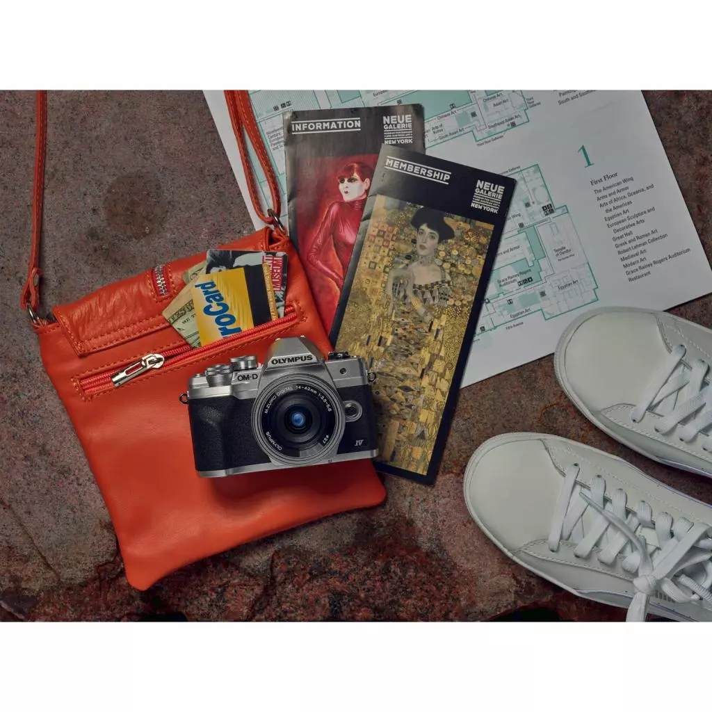 Цифровой фотоаппарат Olympus E-M10 mark IV Pancake Zoom 14-42 Kit silver/silver (V207132SE000) - 11