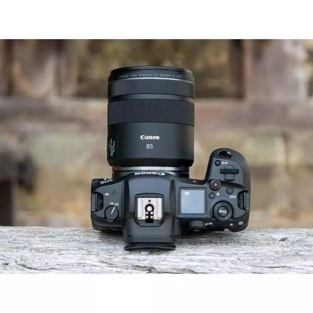 Объектив Canon RF 85mm f/2.0 MACRO IS STM (4234C005) - 4 Объектив Canon RF 85mm f/2.0 MACRO IS STM (4234C005) - 4