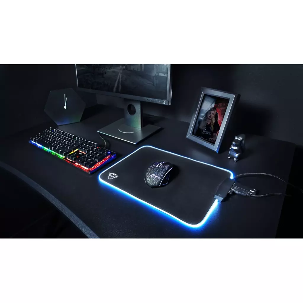 Коврик для мышки Trust GXT 765 Glide-Flex RGB Mouse Pad with USB Hub Black (23646) - 1 Коврик для мышки Trust GXT 765 Glide-Flex RGB Mouse Pad with USB Hub Black (23646) - 1
