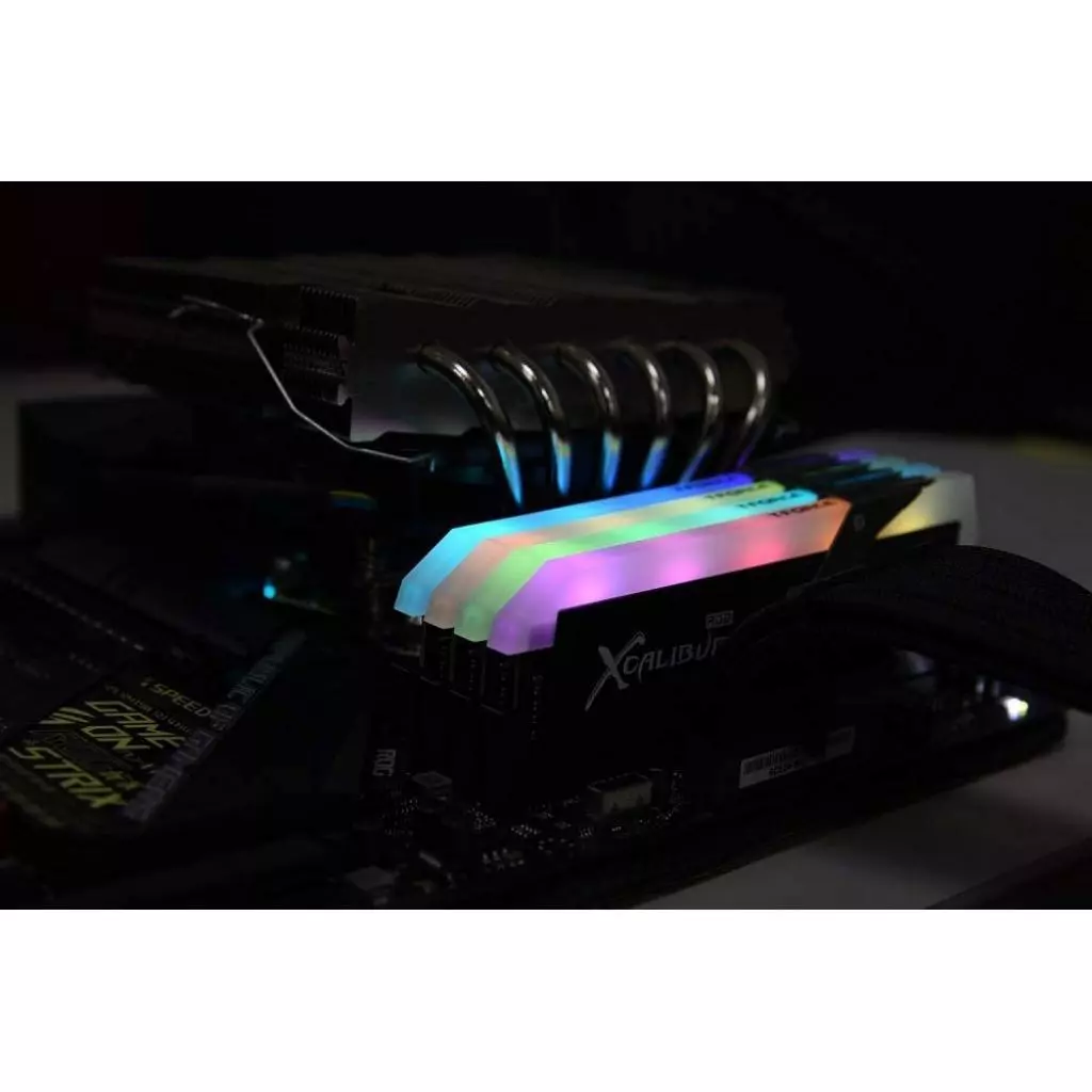 Модуль памяти для компьютера DDR4 16GB (2x8GB) 4000 MHz T-Force Xcalibur RGB Black Team (TF5D416G4000HC18EDC01) - 4 Модуль памяти для компьютера DDR4 16GB (2x8GB) 4000 MHz T-Force Xcalibur RGB Black Team (TF5D416G4000HC18EDC01) - 4