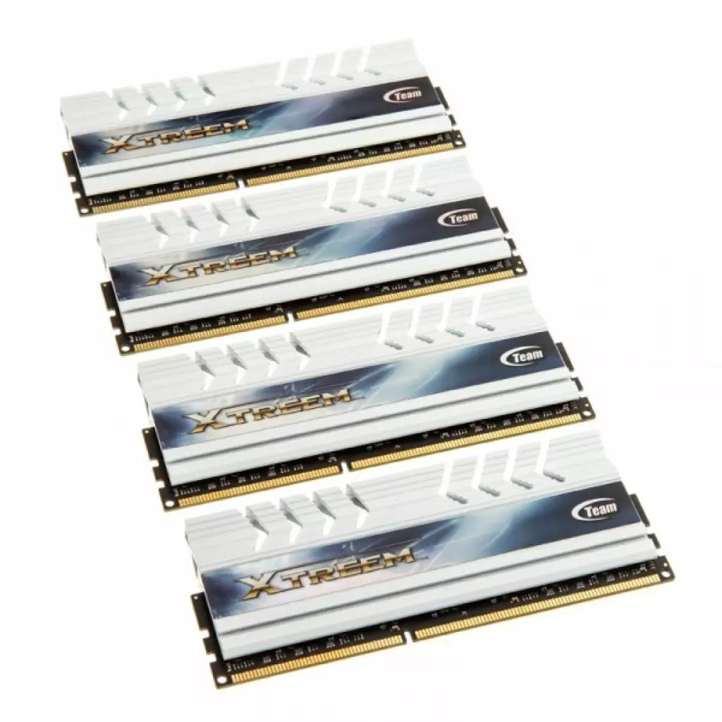 Модуль памяти для компьютера DDR3 32GB (4x8GB) 2400 MHz Xtreem LW White Team (TXWD332G2400HC10QQC01)