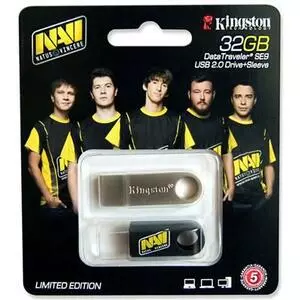 USB флеш накопитель Kingston 32Gb DataTraveler SE9 Na'Vi edition (DTSE9H/32GB-NV / KC-U4632-4B)