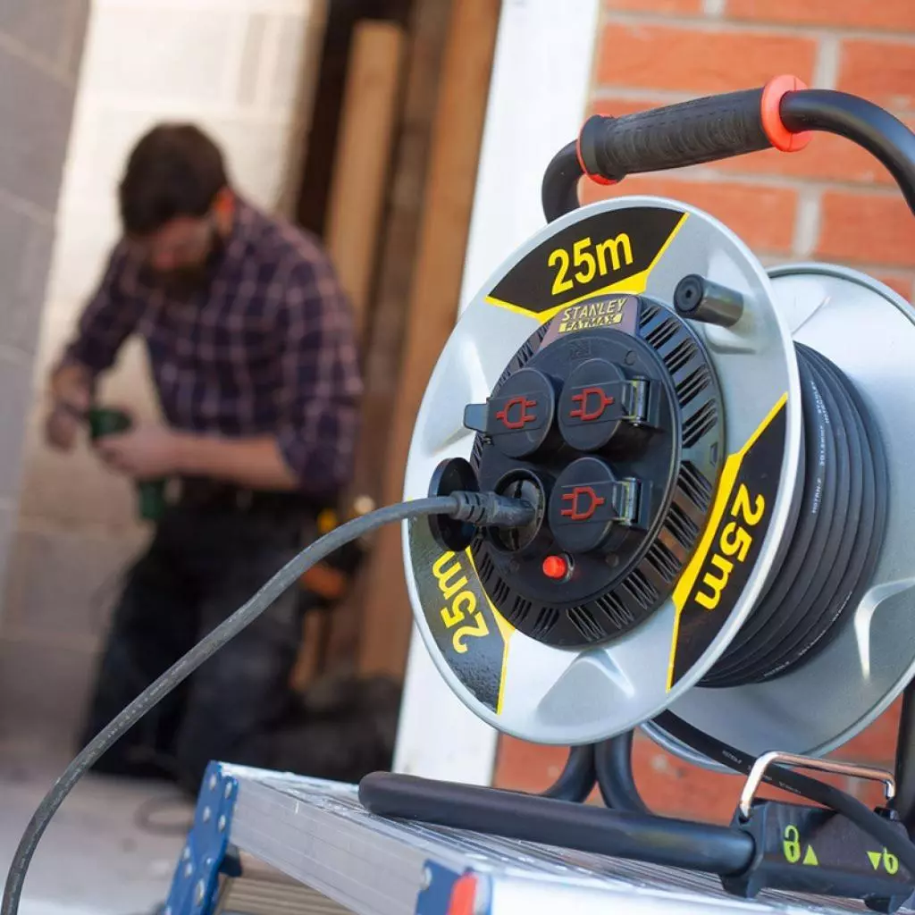 Сетевой удлинитель Stanley Fatmax 25 м (SXECCM2FESE) - 1 Сетевой удлинитель Stanley Fatmax 25 м (SXECCM2FESE) - 1