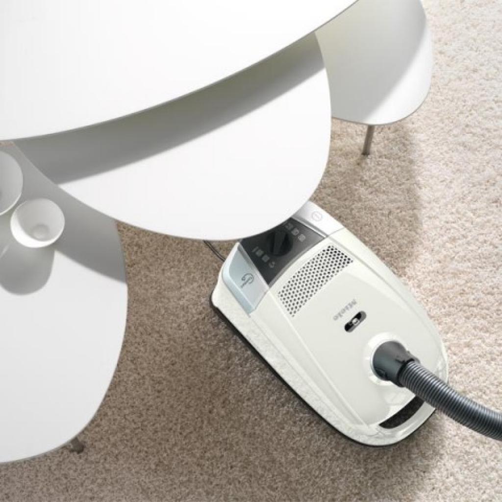Пылесос Miele Classic C1 PowerLine (SBAD0) - 1